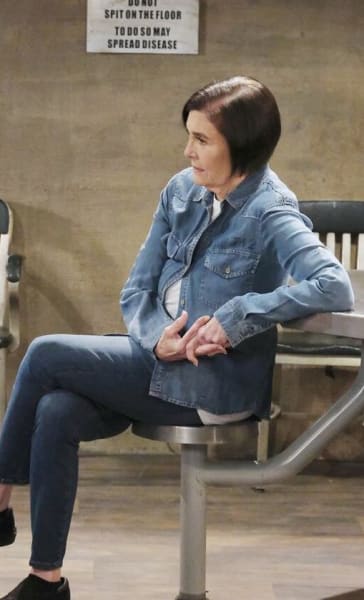 Vivian and Kristen Reunite/Tall - Days of Our Lives