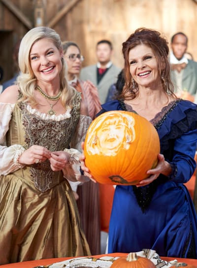 Lolita Davidovich as Autumn Delaney Tall - Good Witch Season 6 Episode 0