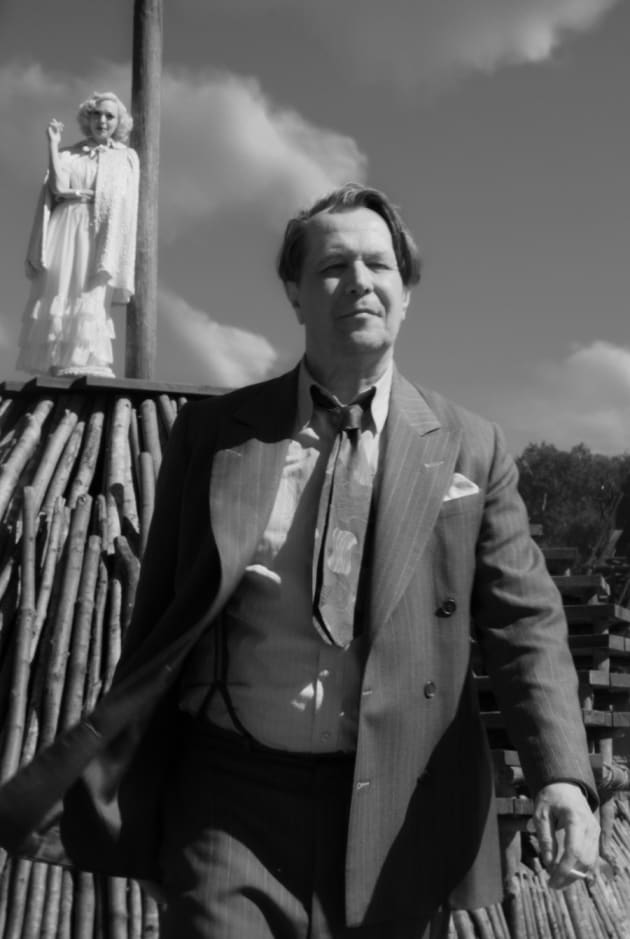 Mank Review: Gary Oldman Dazzles as Citizen Kane Scribe in David Fincher's Fantastic Film - TV ...