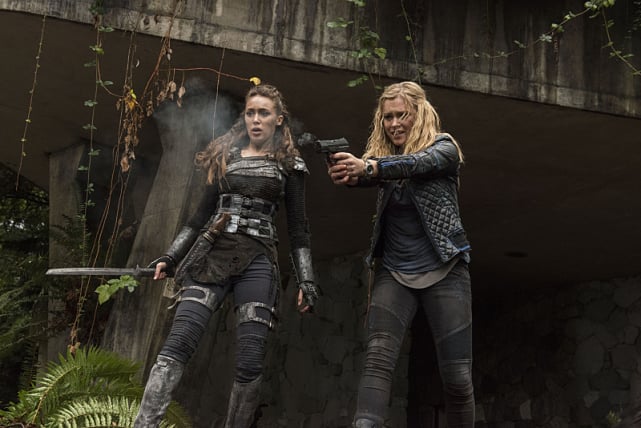 The Battle Begins - The 100 Season 2 Episode 10