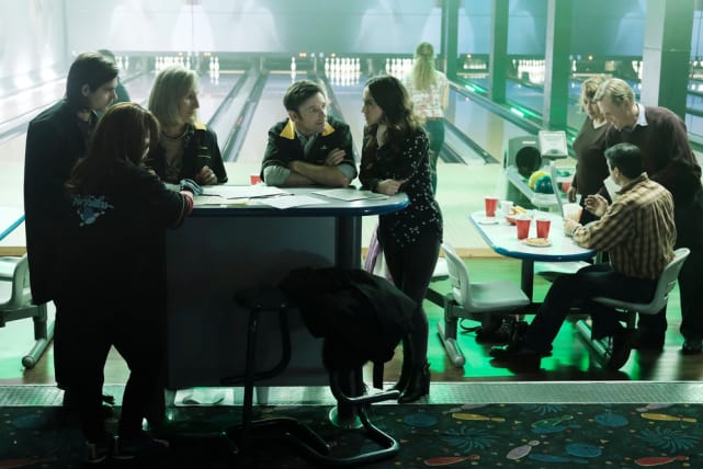 Bowling with the family - The Magicians Season 2 Episode 11