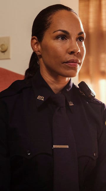 On Duty - Dare Me Season 1 Episode 9