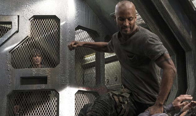 Beating Up Sinclair? - The 100 Season 3 Episode 8