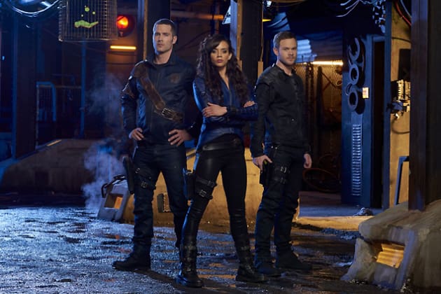 Badass Bounty Hunters - Killjoys Season 1 Episode 1