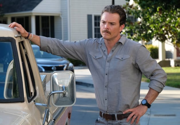 Strike a Pose - Lethal Weapon Season 2 Episode 3