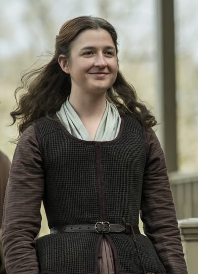 Lizzie Smiles - Outlander Season 6 Episode 3