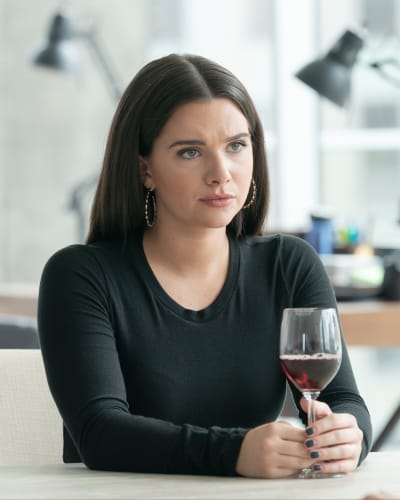 Jane and her Wine - The Bold Type Season 4 Episode 1