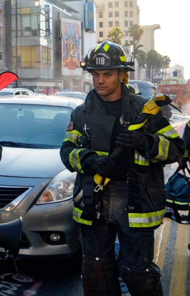 911 season 1 episode 1 online