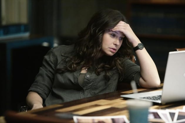 Quinn Is Worried - Scandal Season 4 Episode 11