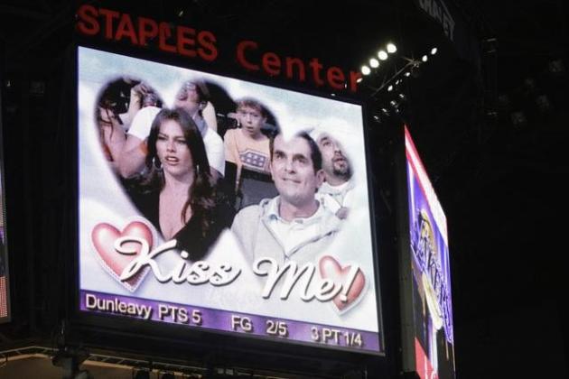 Kiss Cam Alert