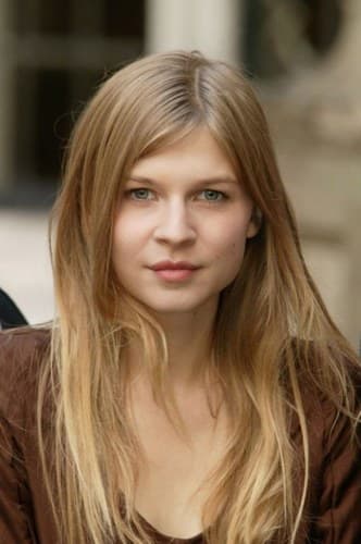 Clemence Poesy Cast as Eva on Gossip Girl - TV Fanatic