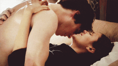 What Episode Do Damon And Elena Kiss For The First Time? & 14