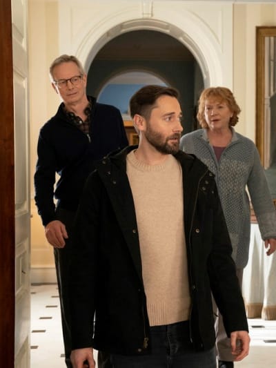 Arriving at the Bennetts' Home - Tall - New Amsterdam Season 3 Episode 4