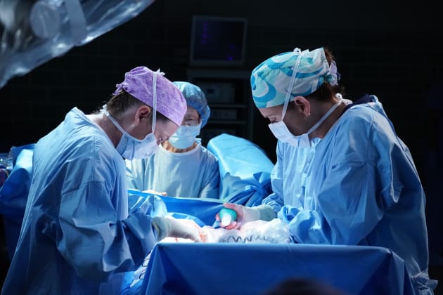 Addison and Mer Operate - Grey's Anatomy Season 18 Episode 3