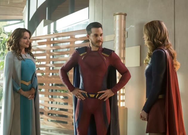 Supergirl Season 3 Episode 20 Review: Dark Side of the ...