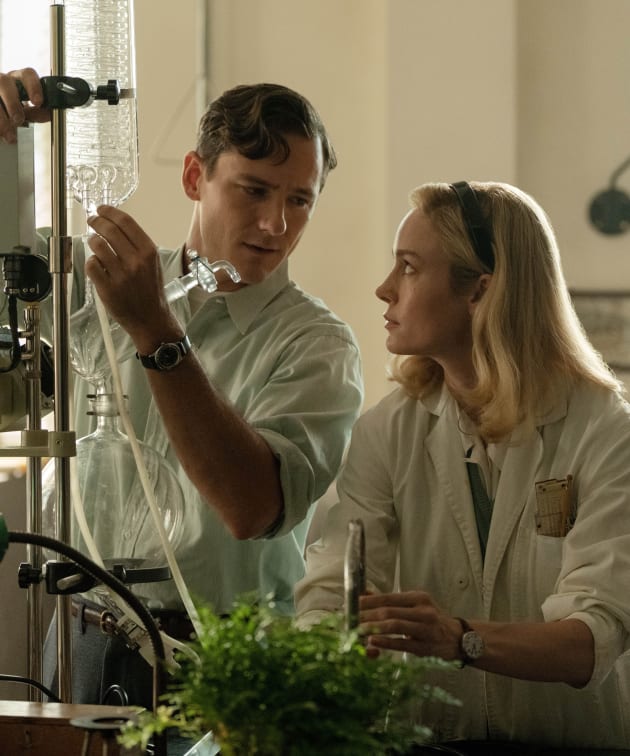 Elizabeth and calvin work together lessons in chemistry season 1