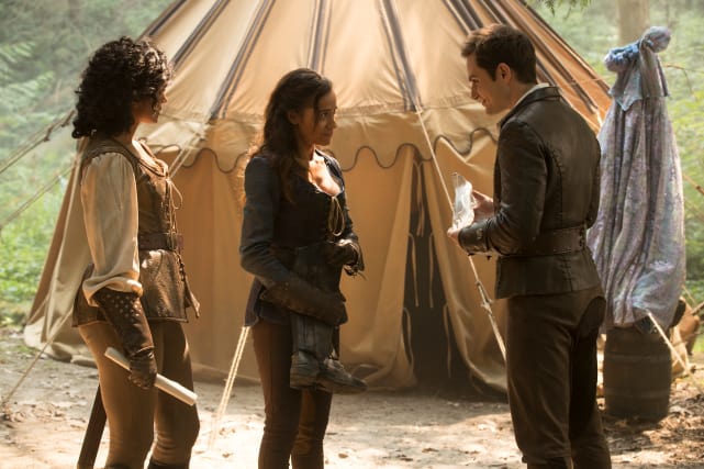 Is This Your Shoe? - Once Upon a Time Season 7 Episode 3