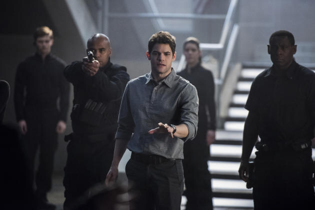 Trouble for Winn - Supergirl Season 2 Episode 16