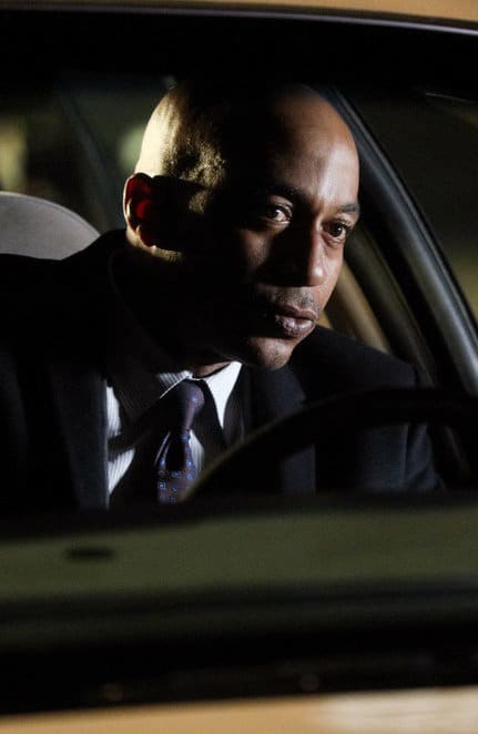 Stakeout - Tall - Good Girls Season 1 Episode 8