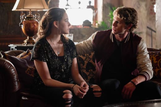 What Brings Roman to New Orleans? - The Originals Season 5 Episode 2