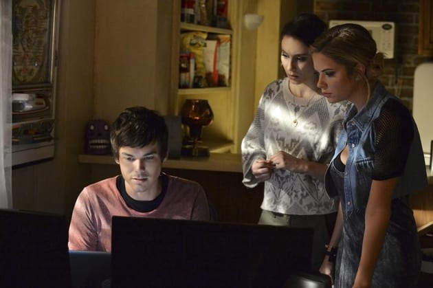 Looking for Evidence - Pretty Little Liars Season 5 Episode 16