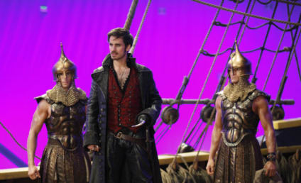 Colin O'Donoghue Teases Hook/Ursula Past, Captain Swan Troubles & More!