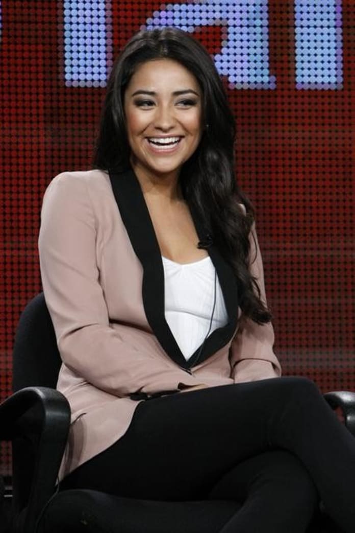 Shay Mitchell Teases Big Twist Ahead on Pretty Little Liars - TV Fanatic