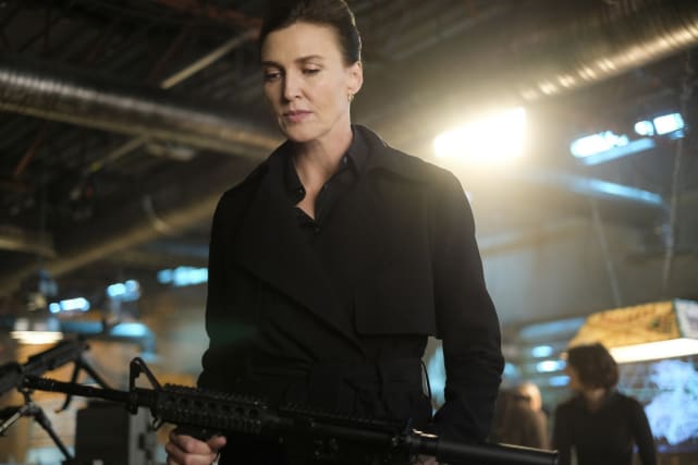 Arming Up - Supergirl Season 2 Episode 21
