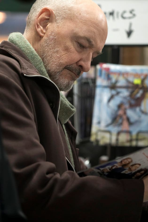 Howard and His Comics - The Blacklist: Redemption Season 1 Episode 7