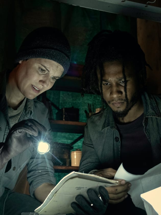 Searching for Clues - Fear the Walking Dead Season 6 Episode 11