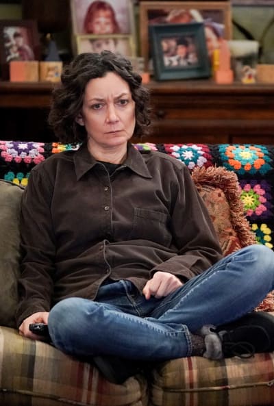 Darlene's Got a Full Plate - The Conners Season 4 Episode 10