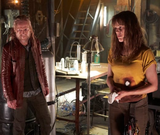 Recruiting Help - Killjoys Season 5 Episode 4