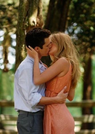 Serena and Carter Kiss!