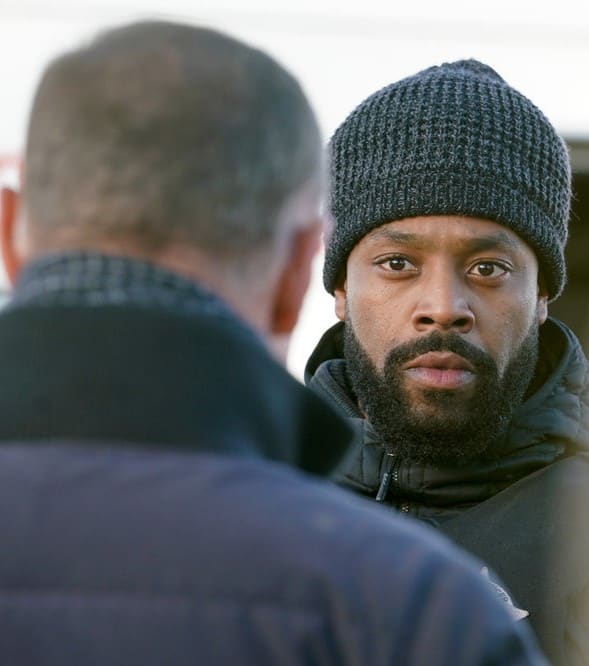 Voight and Atwater Catch Up -tall - Chicago PD Season 9 Episode 12