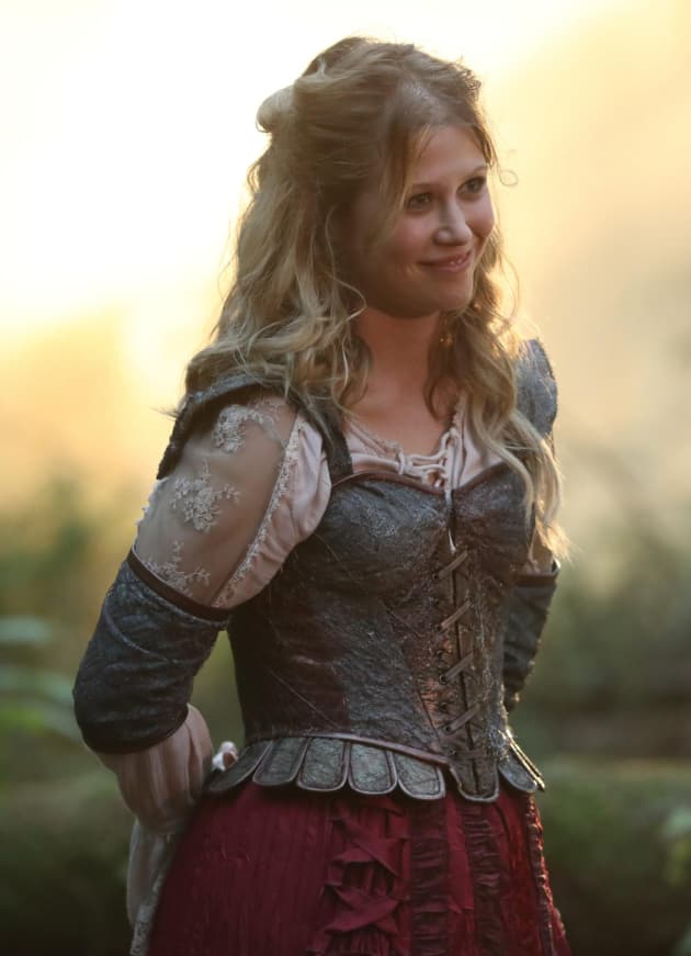 Is Alice in Wonderland? - Once Upon a Time Season 7 Episode 7 - TV Fanatic