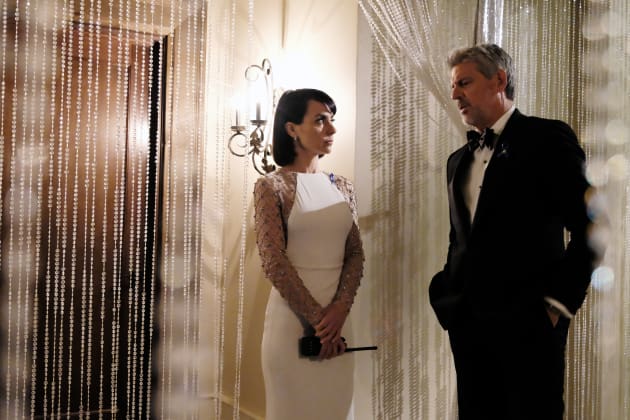 Quinn vs. Gary in black tie - UnREAL Season 3 Episode 9