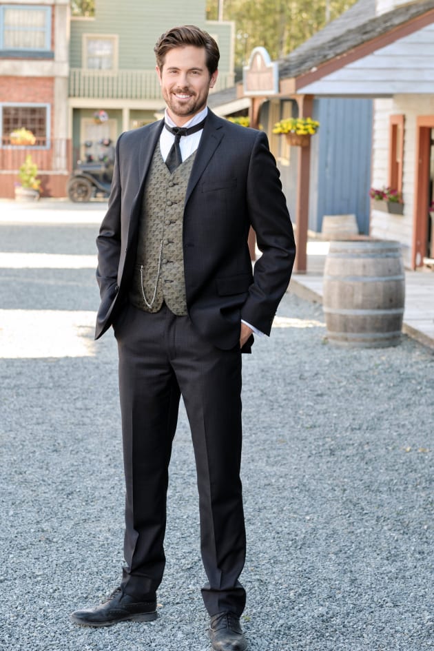 Lucas Pauses for a Grin - When Calls the Heart Season 7 Episode 2