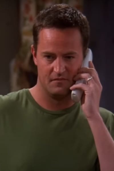 Chandler escucha los resultados de una prueba de fertilidad - Amigos