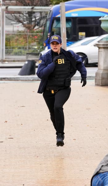 Chasing Suspects - FBI Season 5 Episode 12