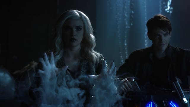 Attack! - The Flash Season 3 Episode 23