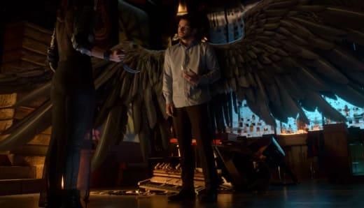 Michael's Wings - Lucifer Season 5 Episode 2