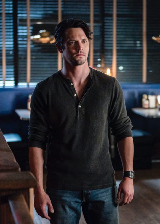 Love Me, Please! - Roswell, New Mexico Season 1 Episode 4