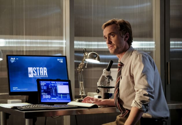 Julian at the lab - The Flash Season 3 Episode 12