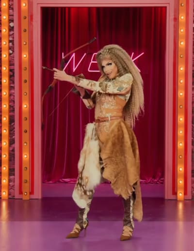 Alyssa Hunter Entrance - RuPaul's Drag Race Season 14 Episode 1