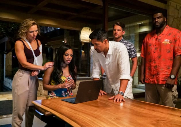 The Team at Work - Magnum P.I. Season 1 Episode 1