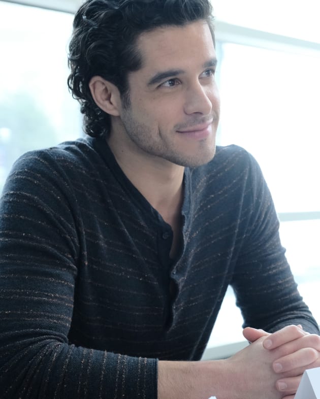 Alec Schemes - Tall - The Resident Season 2 Episode 18