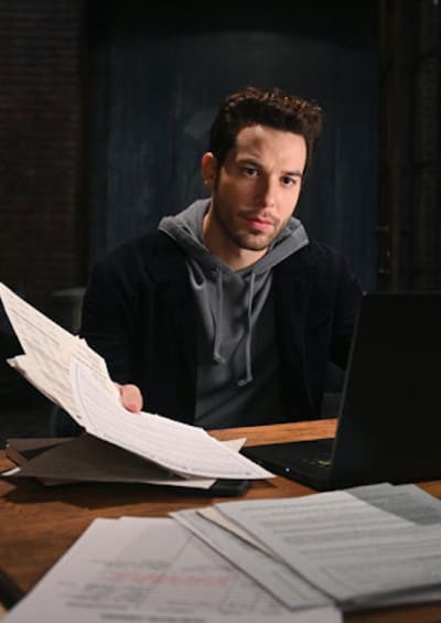 Max desk - Zoey's Extraordinary Playlist Season 2 Episode 4