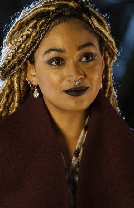 Regina Arriving At Maurice's - Reginald the Vampire Season 1 Episode 2