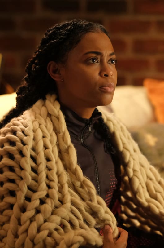 Evacuation Missions - Black Lightning Season 3 Episode 6