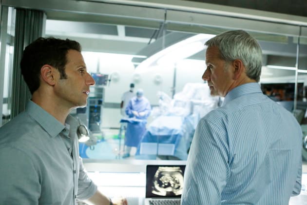 Hank Helps Boris - Royal Pains